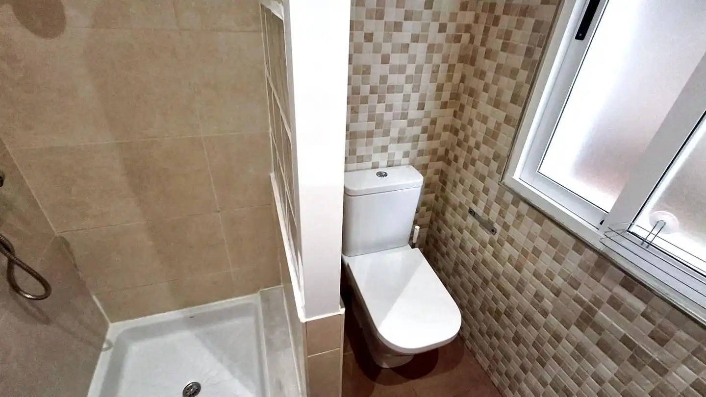 Badezimmer von Erdgeschoss zum Verkauf in A Coruña Capital  mit Heizung und Abstellraum