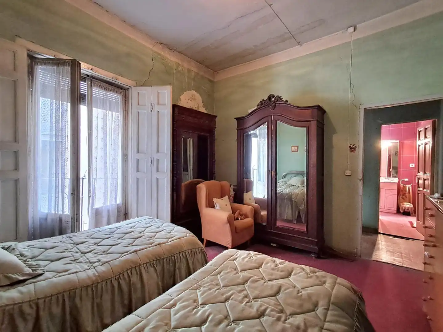 Habitación de Piso en venta en Madrid con Balcón