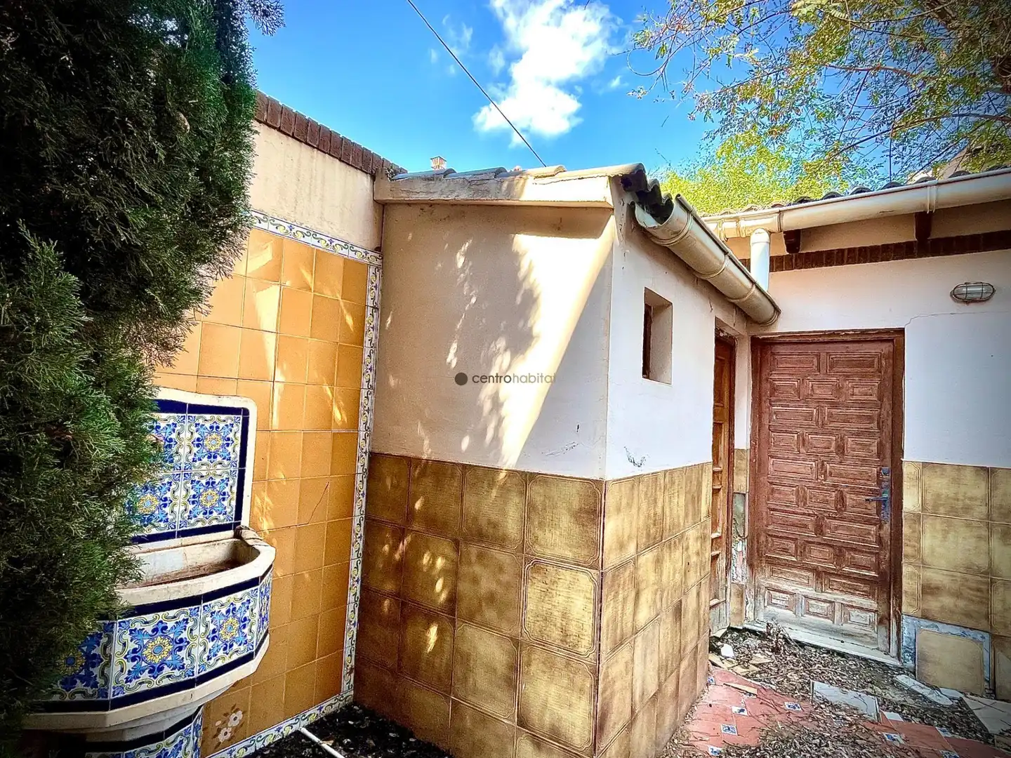 Vista exterior de Casa o xalet en venda en Elda amb Calefacció, Jardí privat i Traster