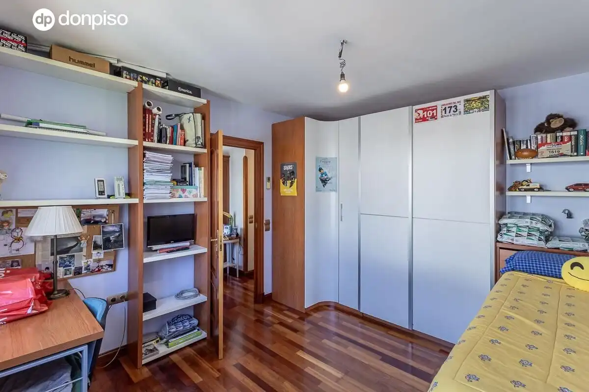 Habitación de Casa o chalet en venta en Granada con Aire acondicionado, Calefacción y Jardín privado