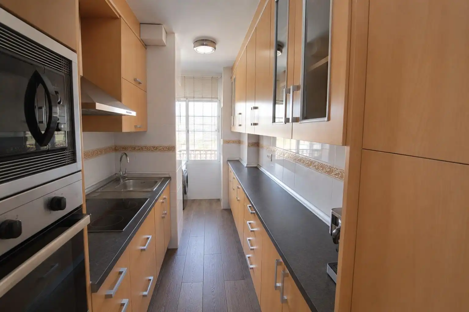 Cocina de Piso de alquiler en Granada con Aire acondicionado, Calefacción y Jardín privado