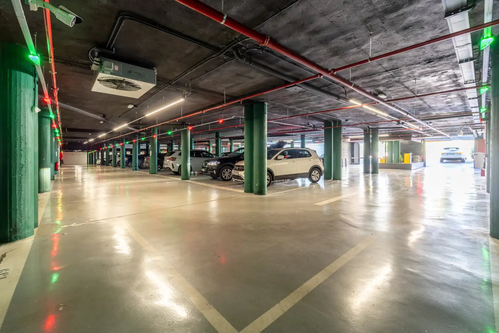 Parking de Local en venta en Nueva Andalucía