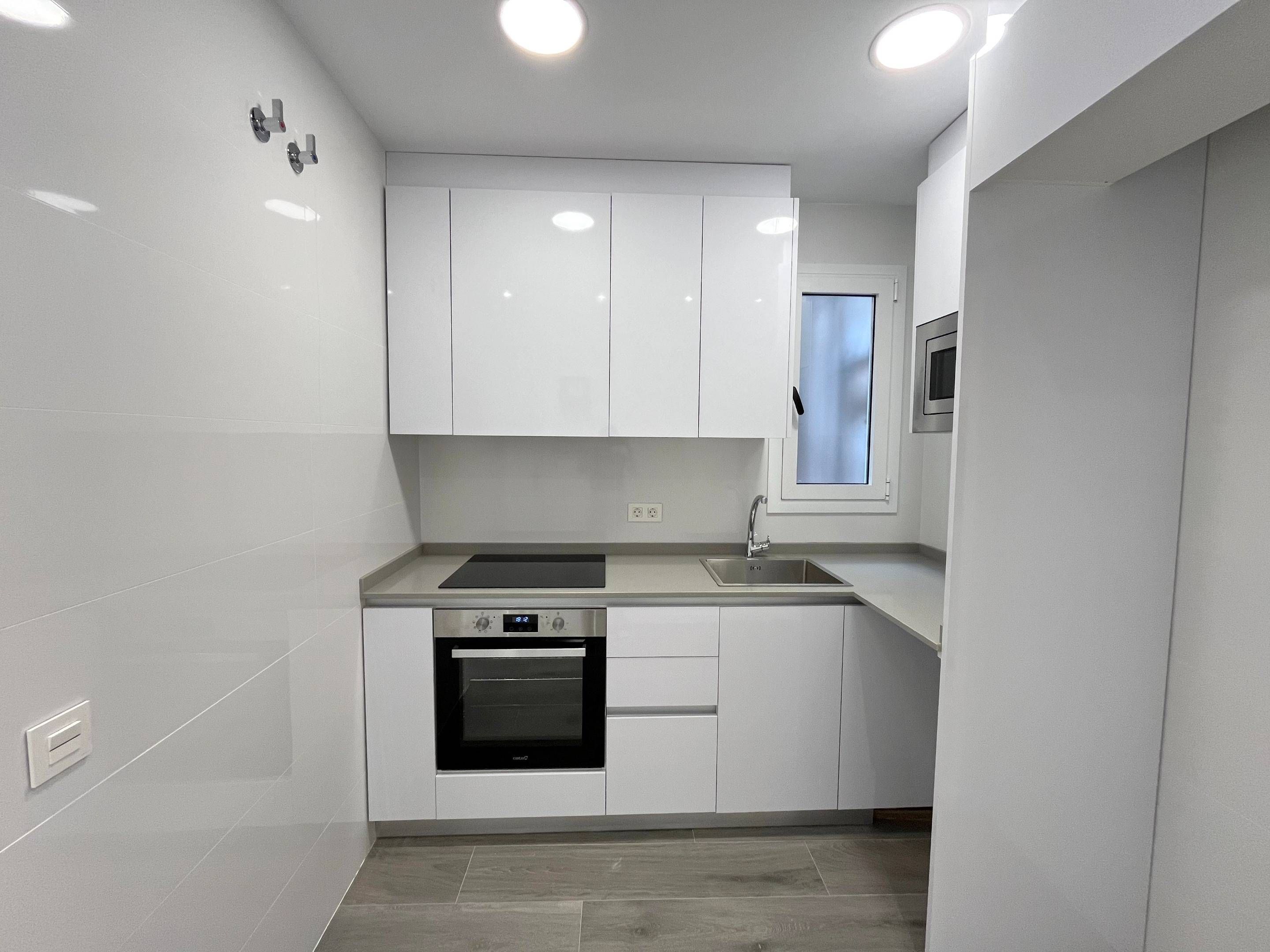 Kitchen of Flat for sale in L'Hospitalet de Llobregat  with Heating, Parquet flooring and Storage room