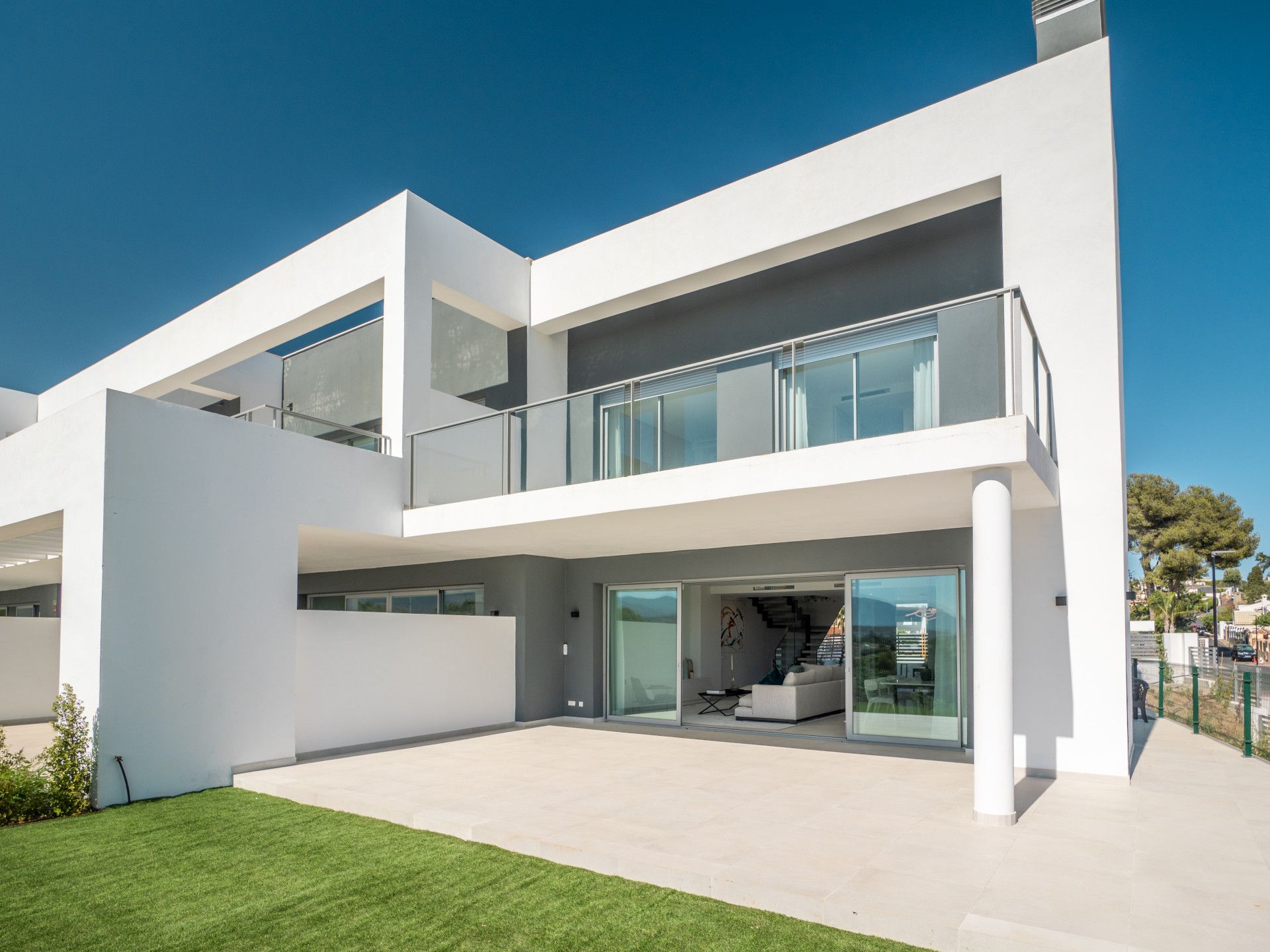 Vista exterior de Casa adosada en venta en Marbella con Aire acondicionado, Calefacción y Jardín privado