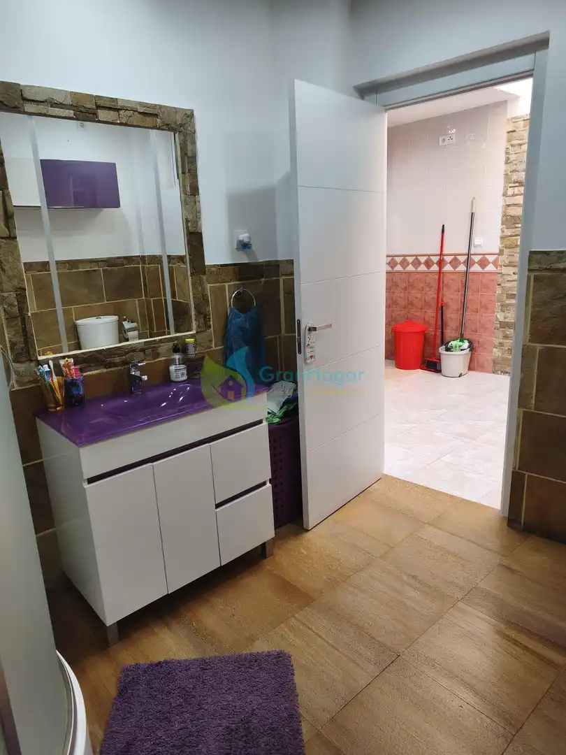 Bany de Casa o xalet en venda en Sevilla amb Traster, Moblat i Balcó