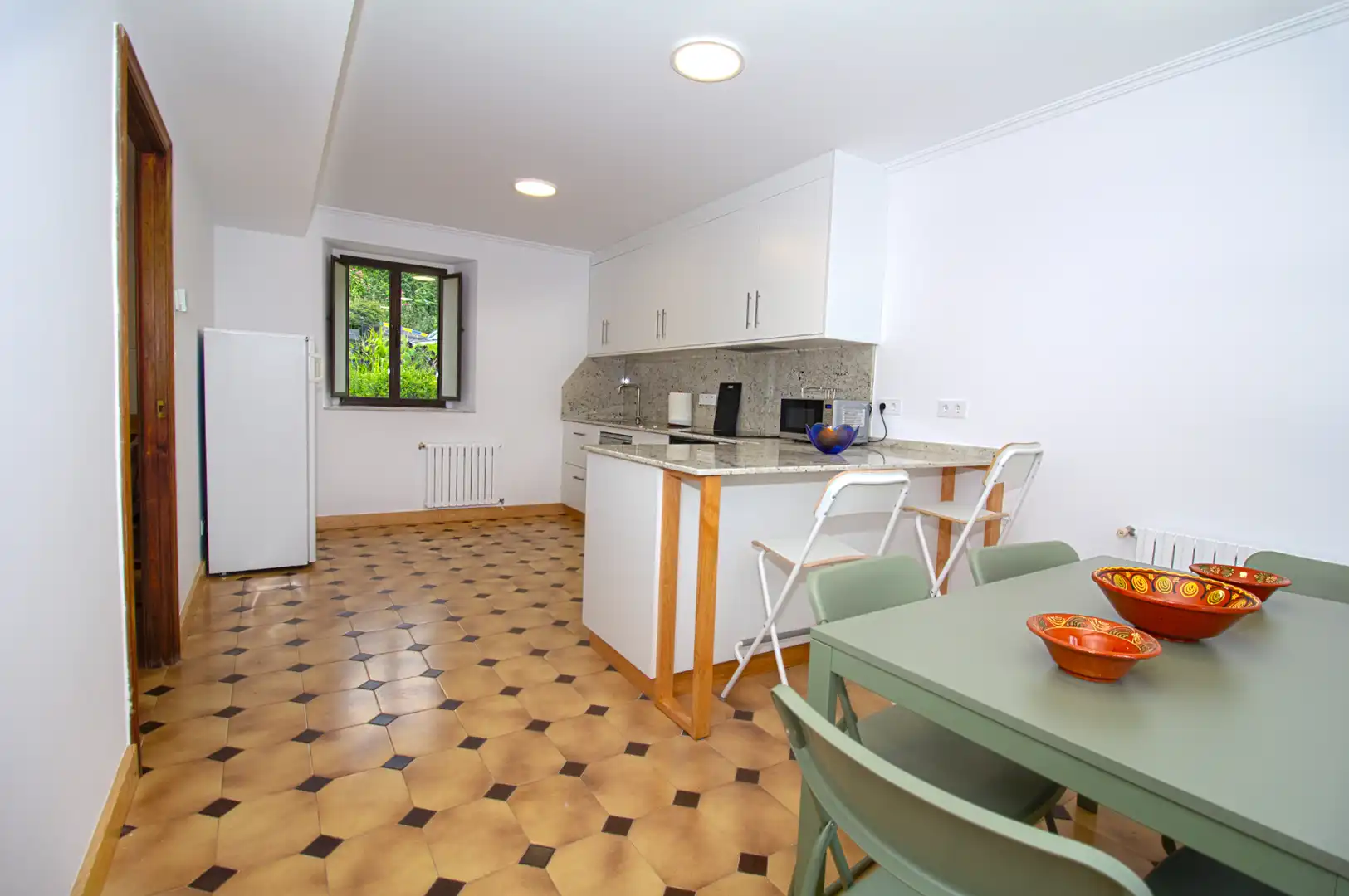 Cocina de Casa o chalet de alquiler en Cedeira con Calefacción, Jardín privado y Parquet