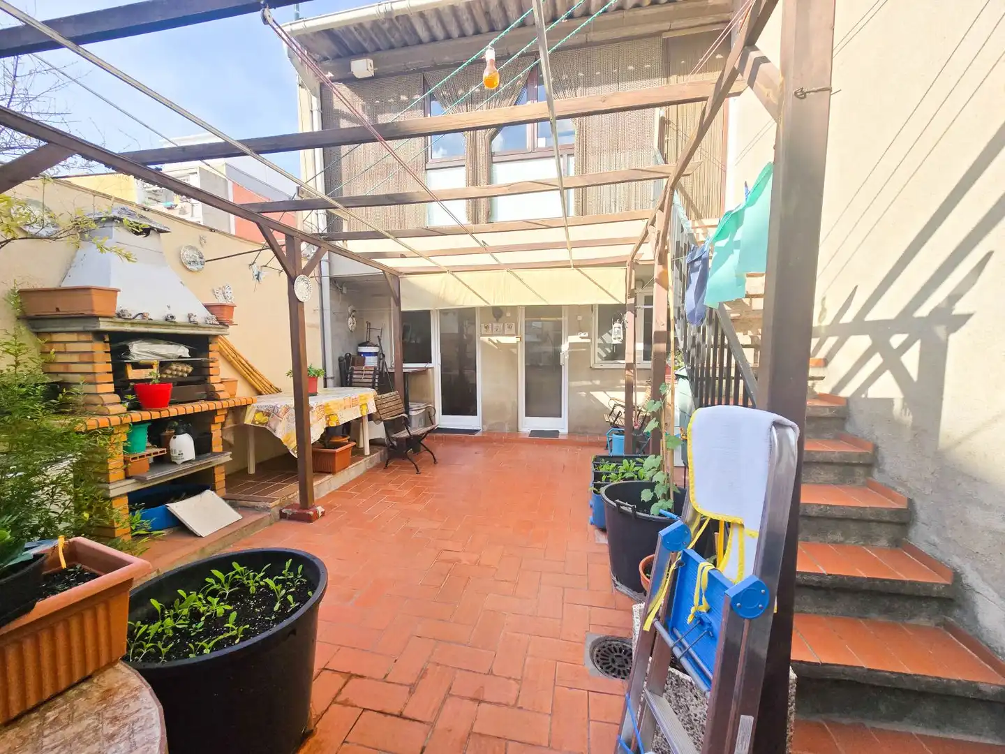 Terraza de Casa adosada en venta en Ripollet con Calefacción, Trastero y Horno