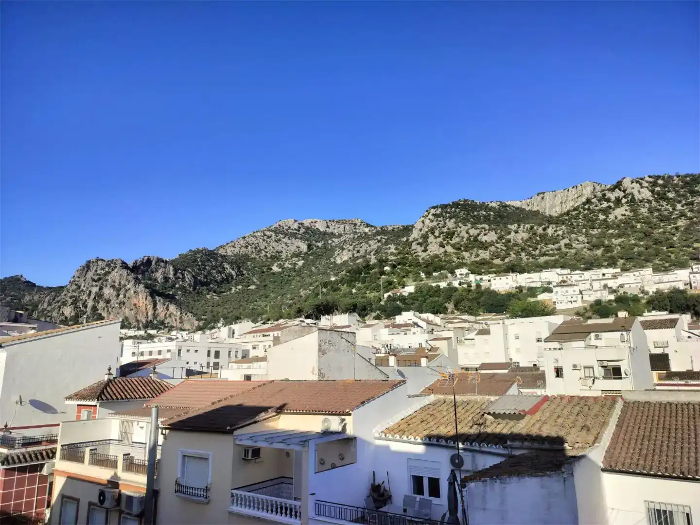 Vista exterior de Piso en venta en Ubrique con Aire acondicionado, Trastero y Amueblado