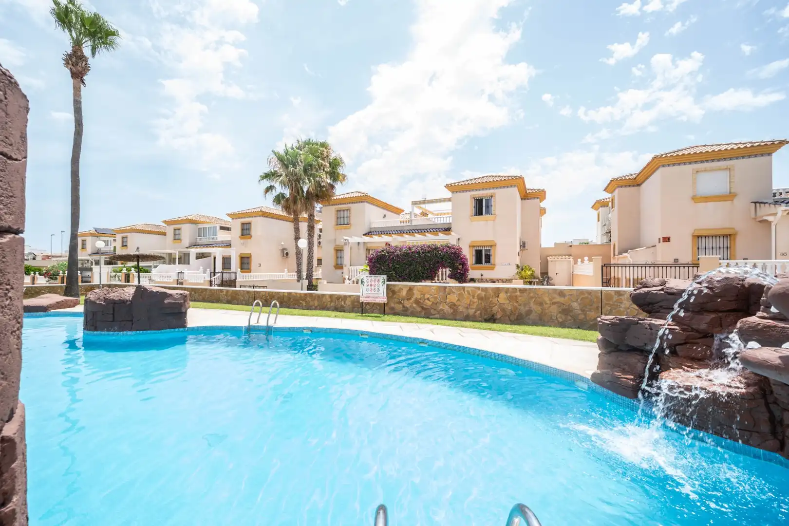 Bungalow with pool for sale in Orihuela Costa