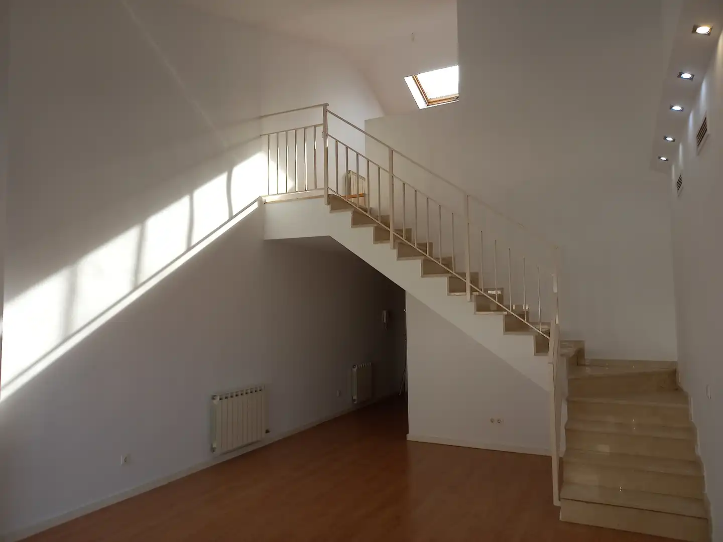Dúplex en venta en Girona con Calefacción, Parquet y Terraza