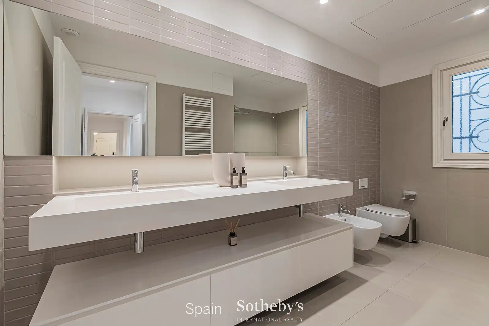 Badezimmer von Wohnungen zum Verkauf in Barcelona mit Klimaanlage, Heizung und Abstellraum
