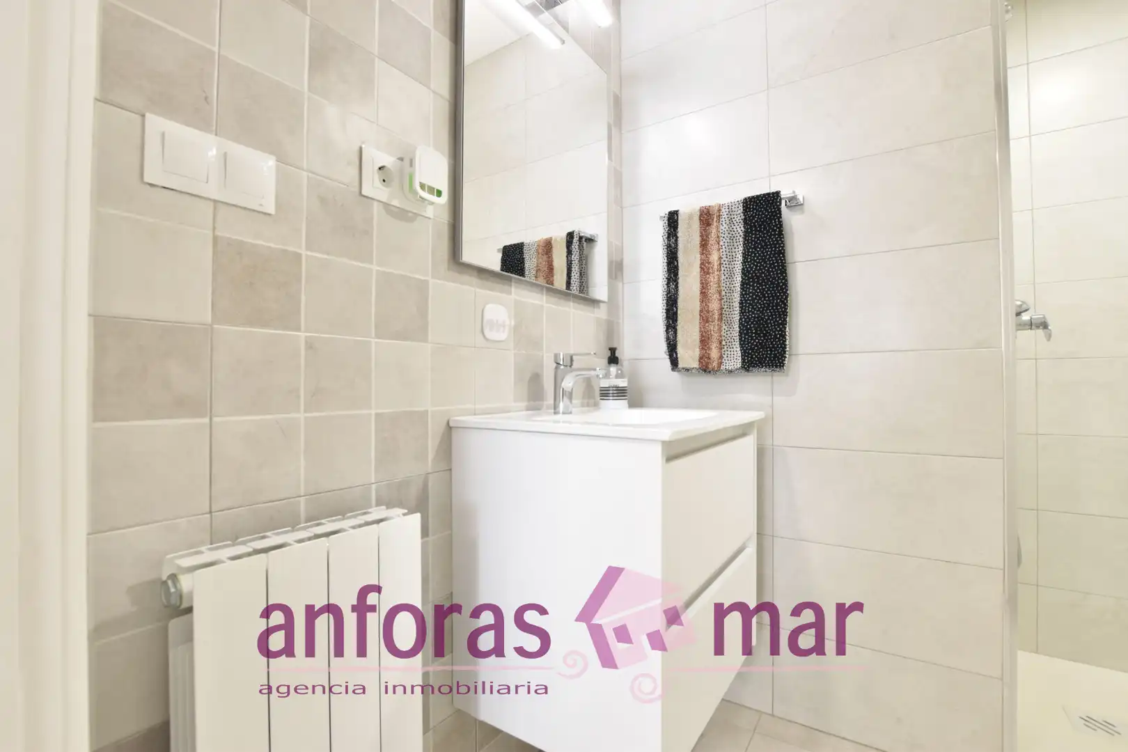 Badezimmer von Wohnung zum Verkauf in Torredembarra mit Klimaanlage, Heizung und Terrasse