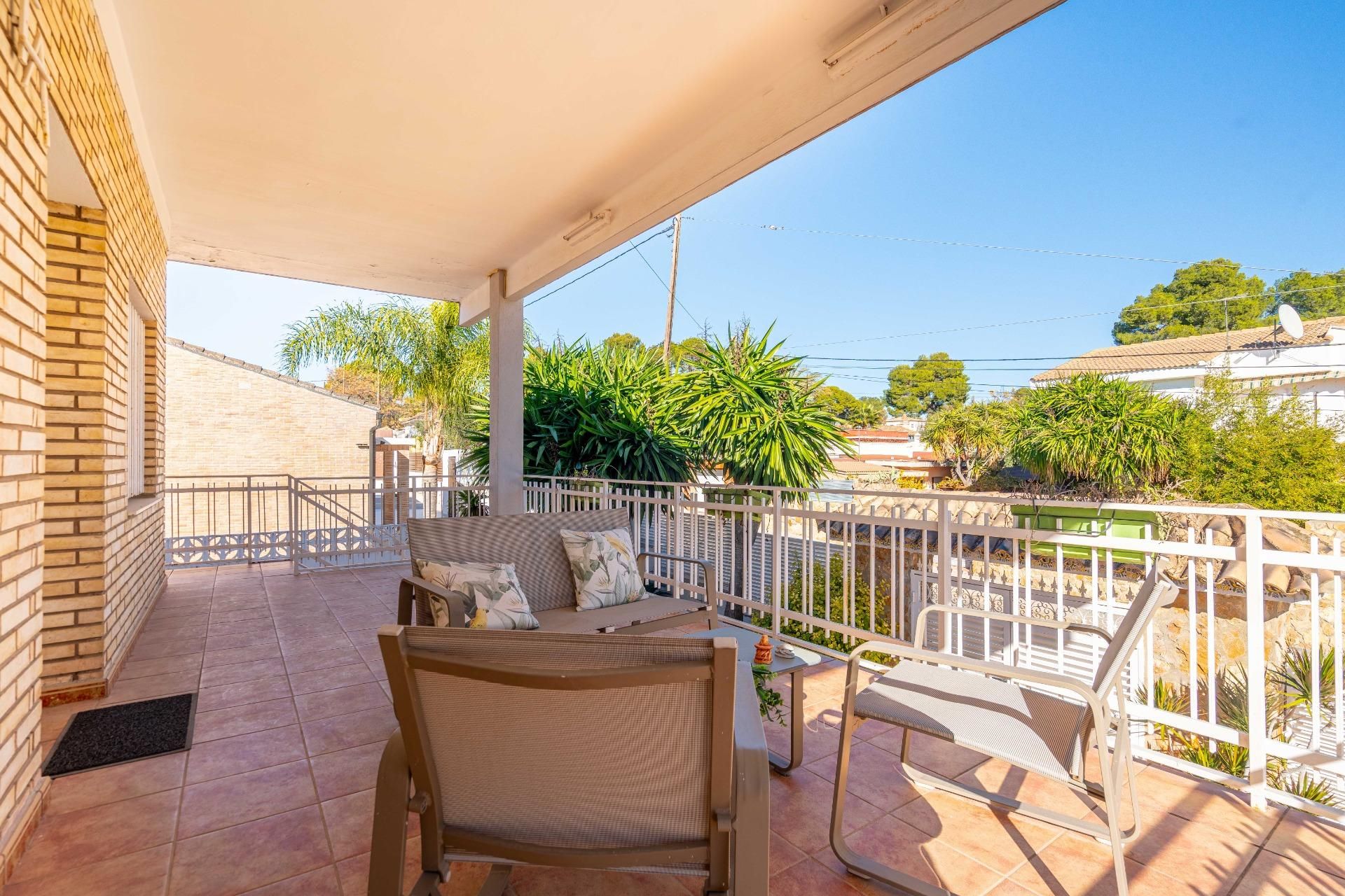 Terrace of House or chalet for sale in Paterna  with Air Conditioner, Private garden and Terrace