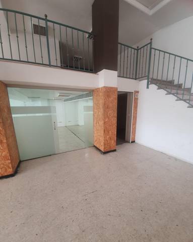 Local comercial en Venta en Pueblo - Urbanizaciones