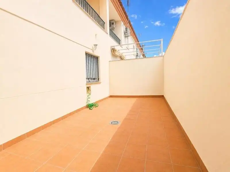 Terrasse von Einfamilien-Reihenhaus zum Verkauf in Atarfe mit Abstellraum