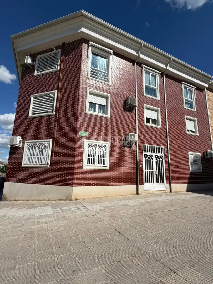 Vista exterior de Pis en venda en San Fernando de Henares amb Aire condicionat, Calefacció i Parquet
