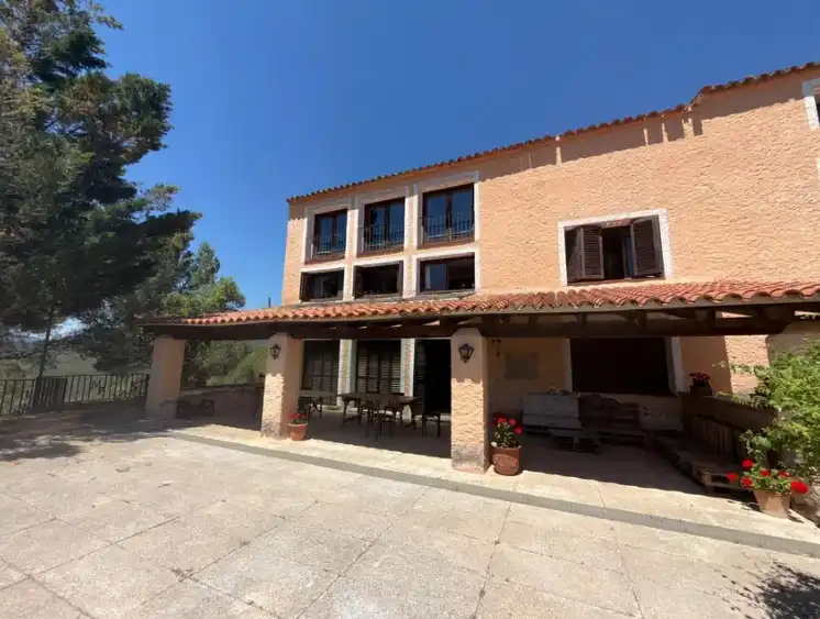 Chalet con piscina en venta en C-37