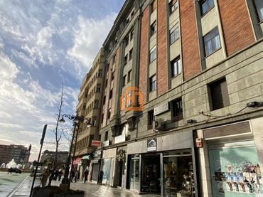Wohnung mit Aufzug zum Verkauf in Calle Ordoño Ii