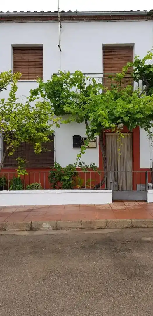 Vista exterior de Casa adosada en venda en Iznatoraf amb Traster, Moblat i Forn