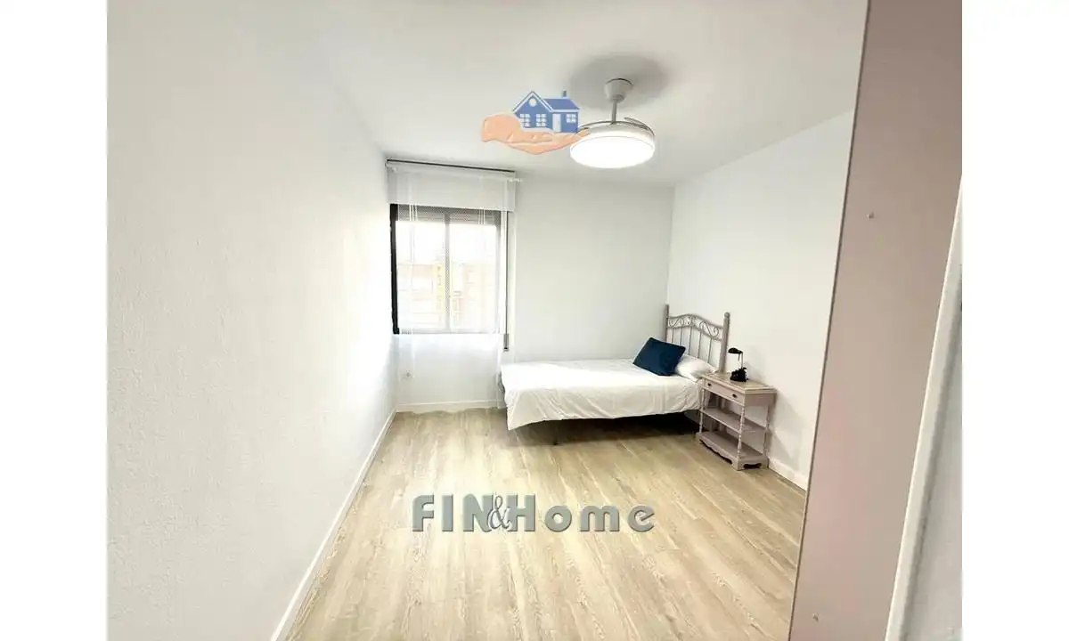 Habitación de Piso de alquiler en Sevilla con Aire acondicionado, Amueblado y Balcón