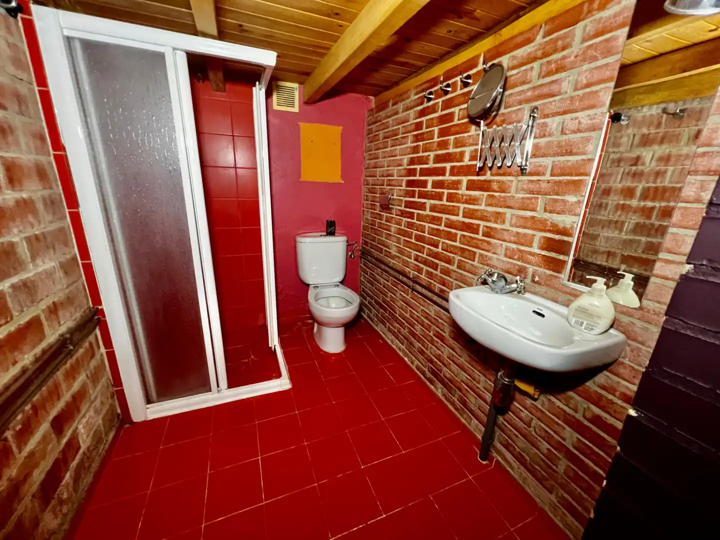 Baño de Edificio en venta en Valle de Valdelucio