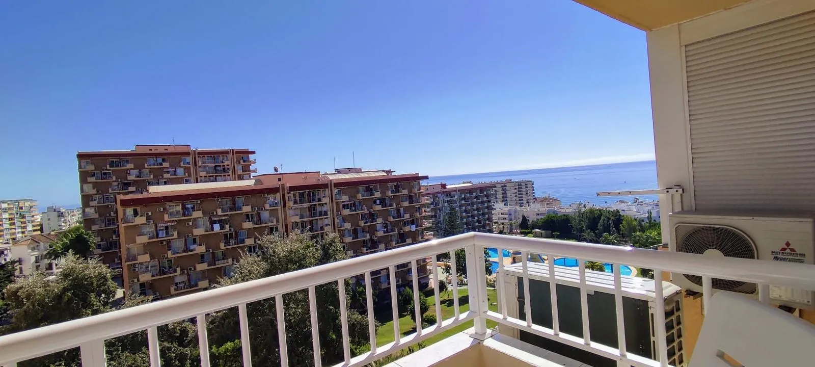 Terrasse von Wohnung zum Verkauf in Benalmádena mit Klimaanlage, Terrasse und Möbliert