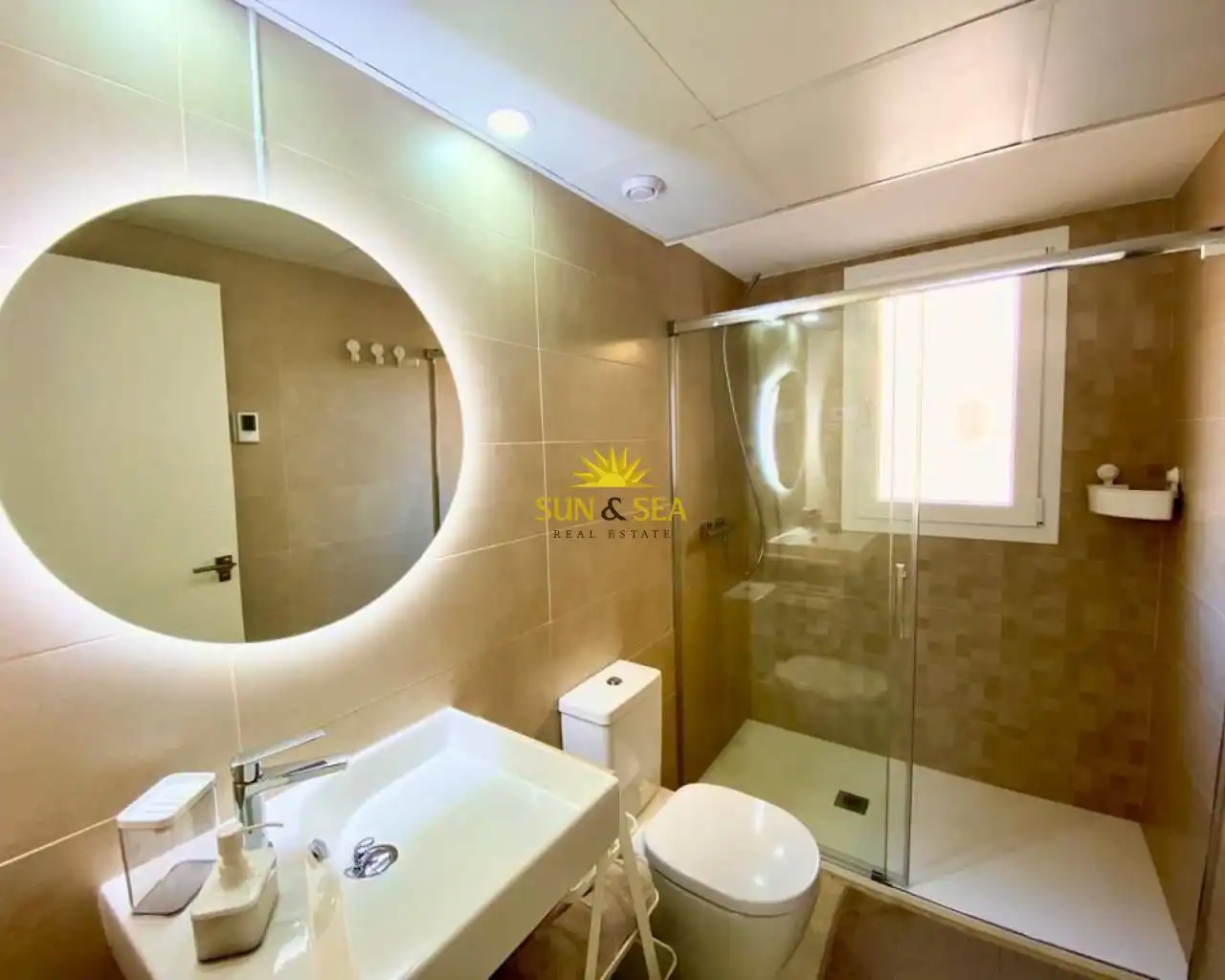 Bathroom of Apartments for rent in Torrevieja  with Air Conditioner, Heating and Terrace