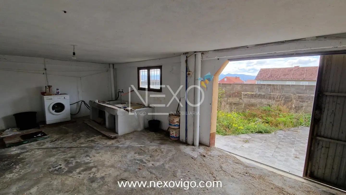 Casa o xalet en venda en Cangas  amb Calefacció, Jardí privat i Parquet