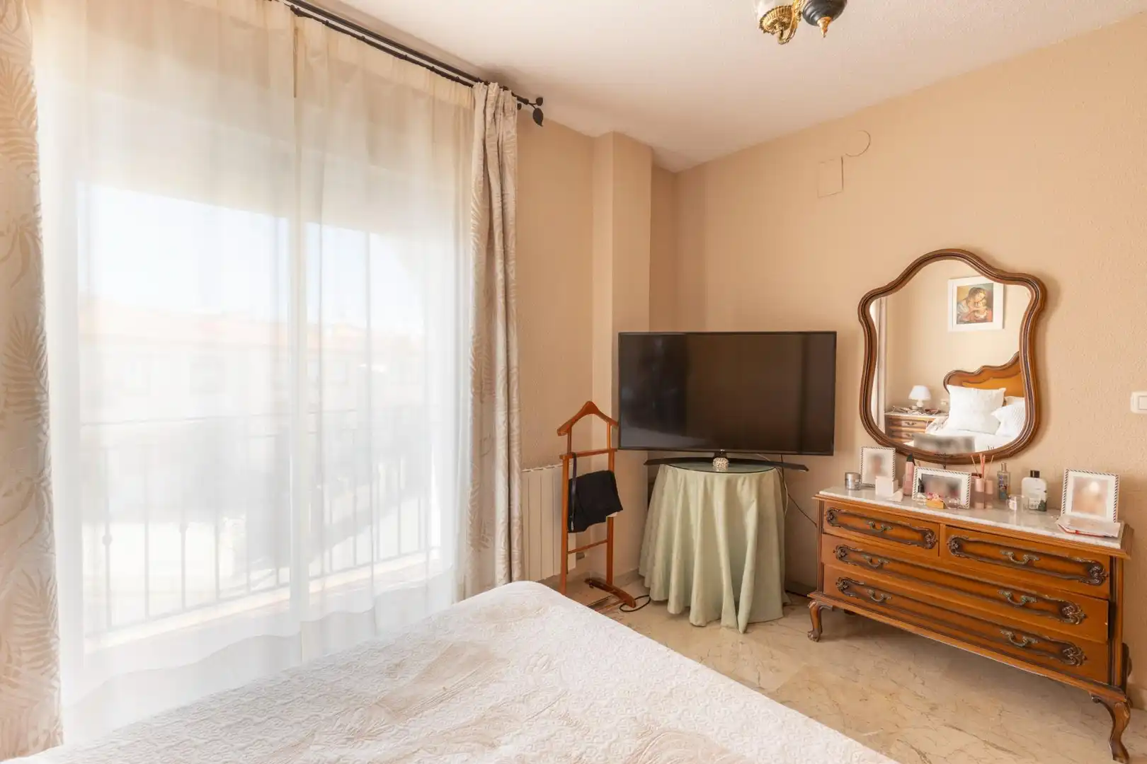 Dormitori de Casa adosada en venda en Las Gabias amb Aire condicionat, Calefacció i Jardí privat
