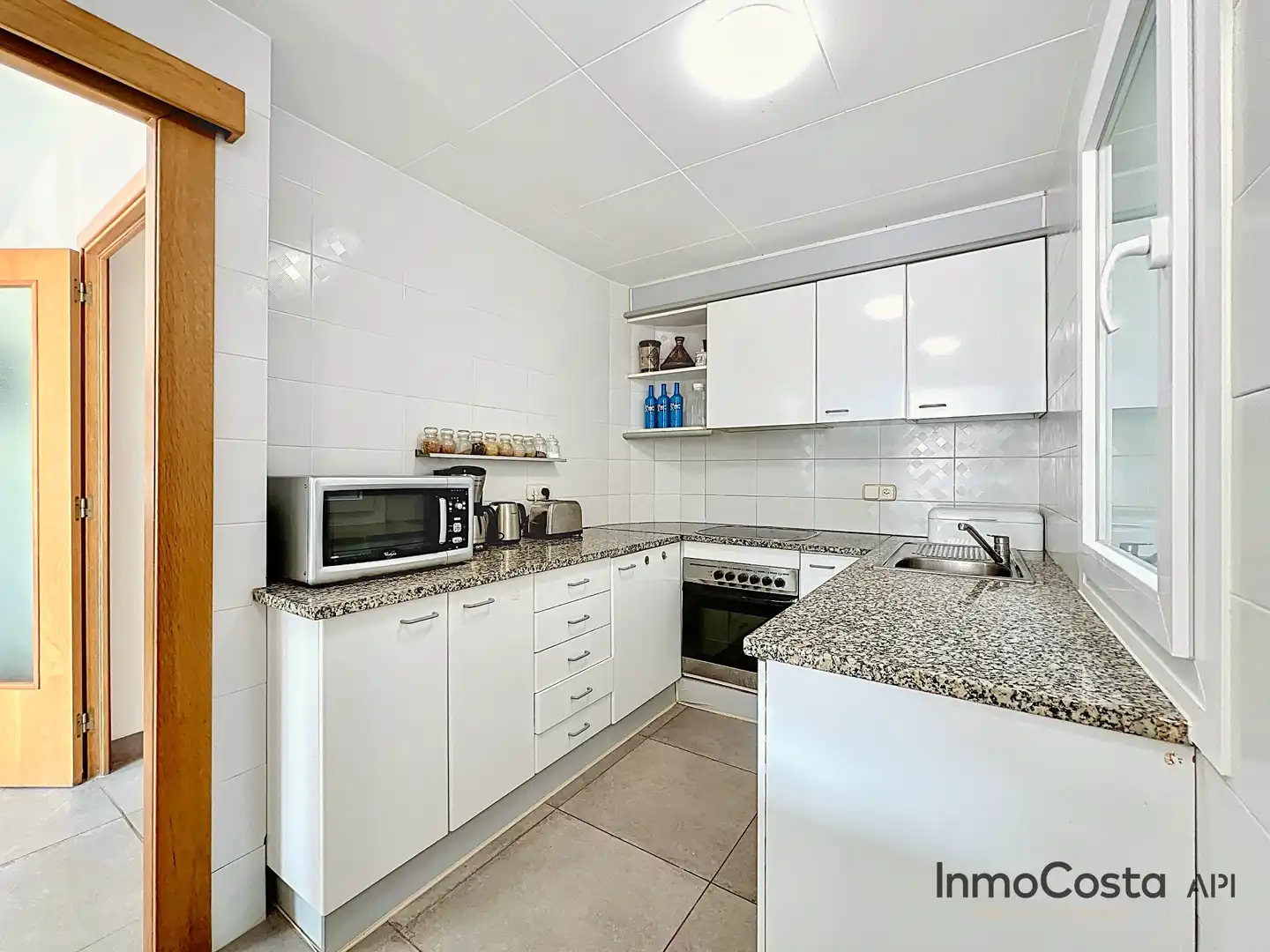 Cuina de Apartament en venda en Palamós amb Terrassa, Traster i Moblat