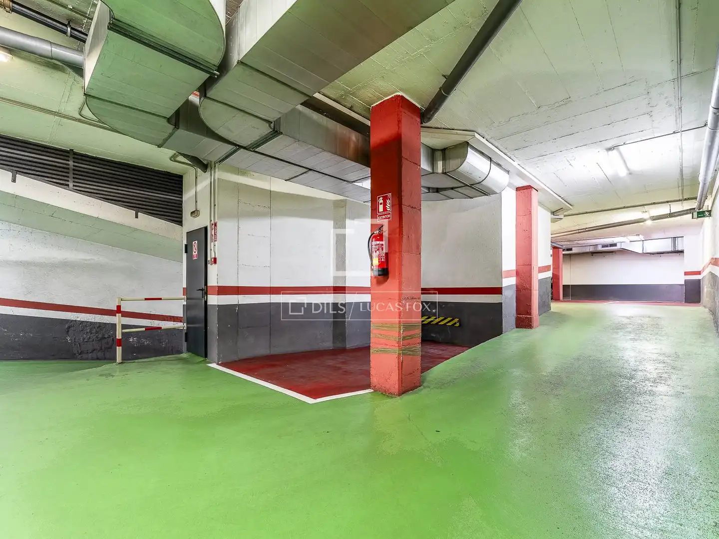 Parking de Piso en venta en Barcelona con Aire acondicionado, Calefacción y Parquet
