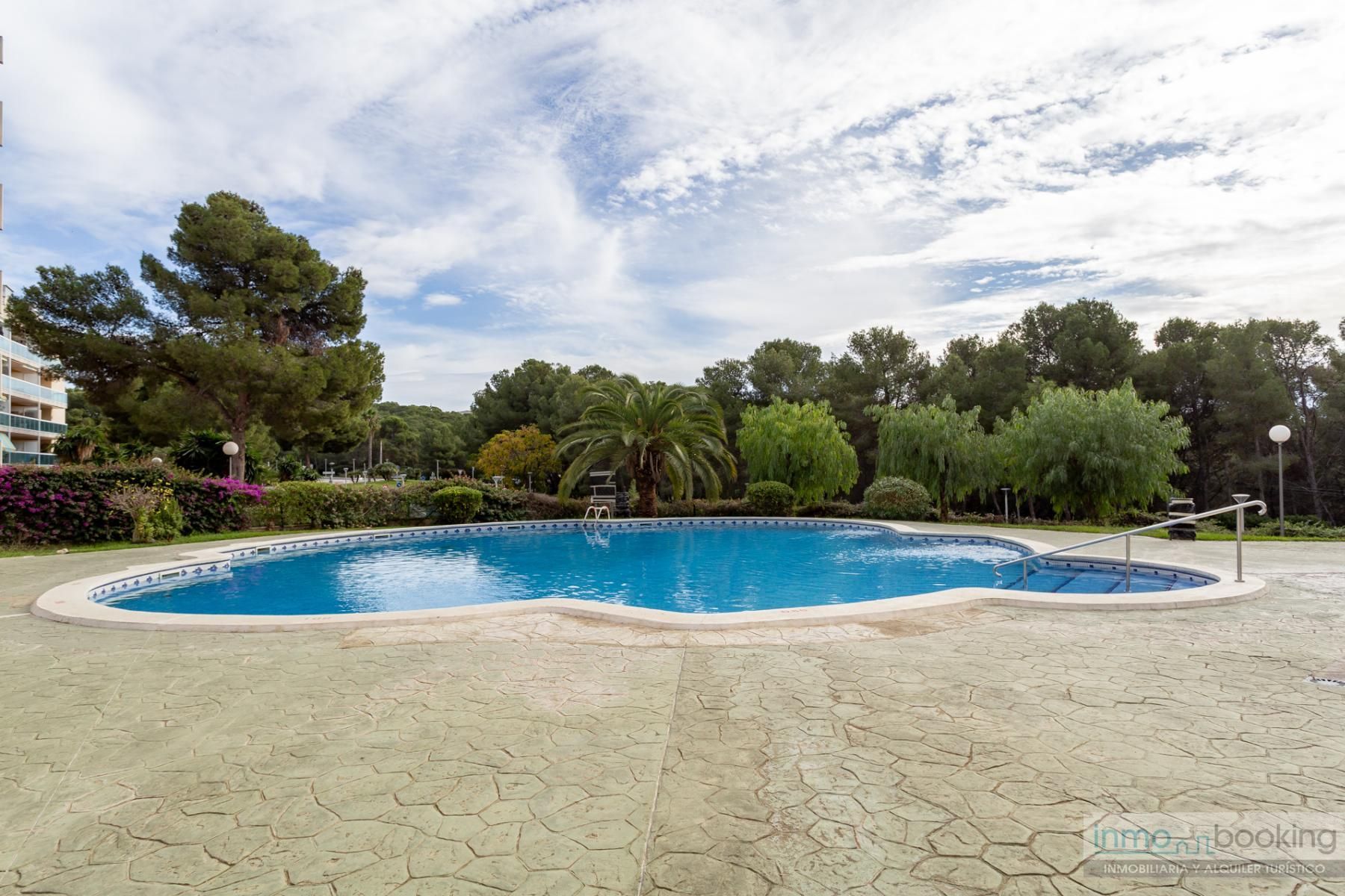 Piscina de Apartament en venda en Salou amb Aire condicionat, Calefacció i Terrassa