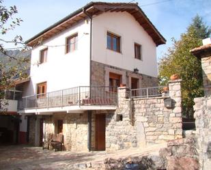 Vista exterior de Casa o xalet en venda en Oseja de Sajambre amb Terrassa