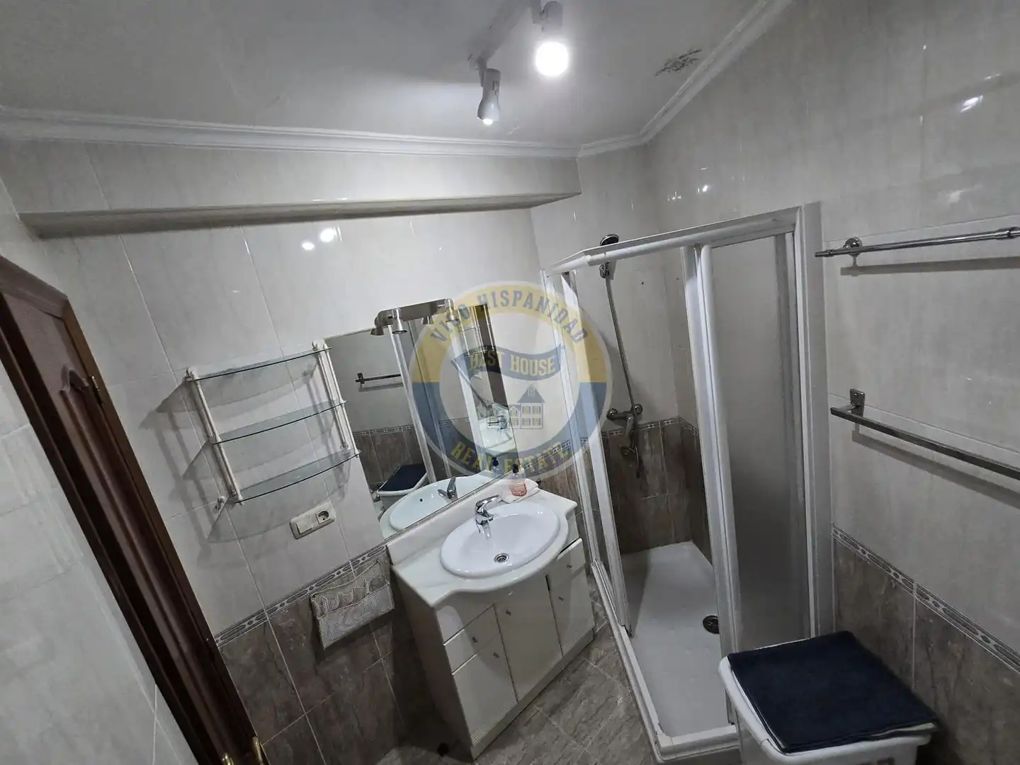 Baño de Piso de alquiler en Vigo  con Calefacción, Parquet y Amueblado