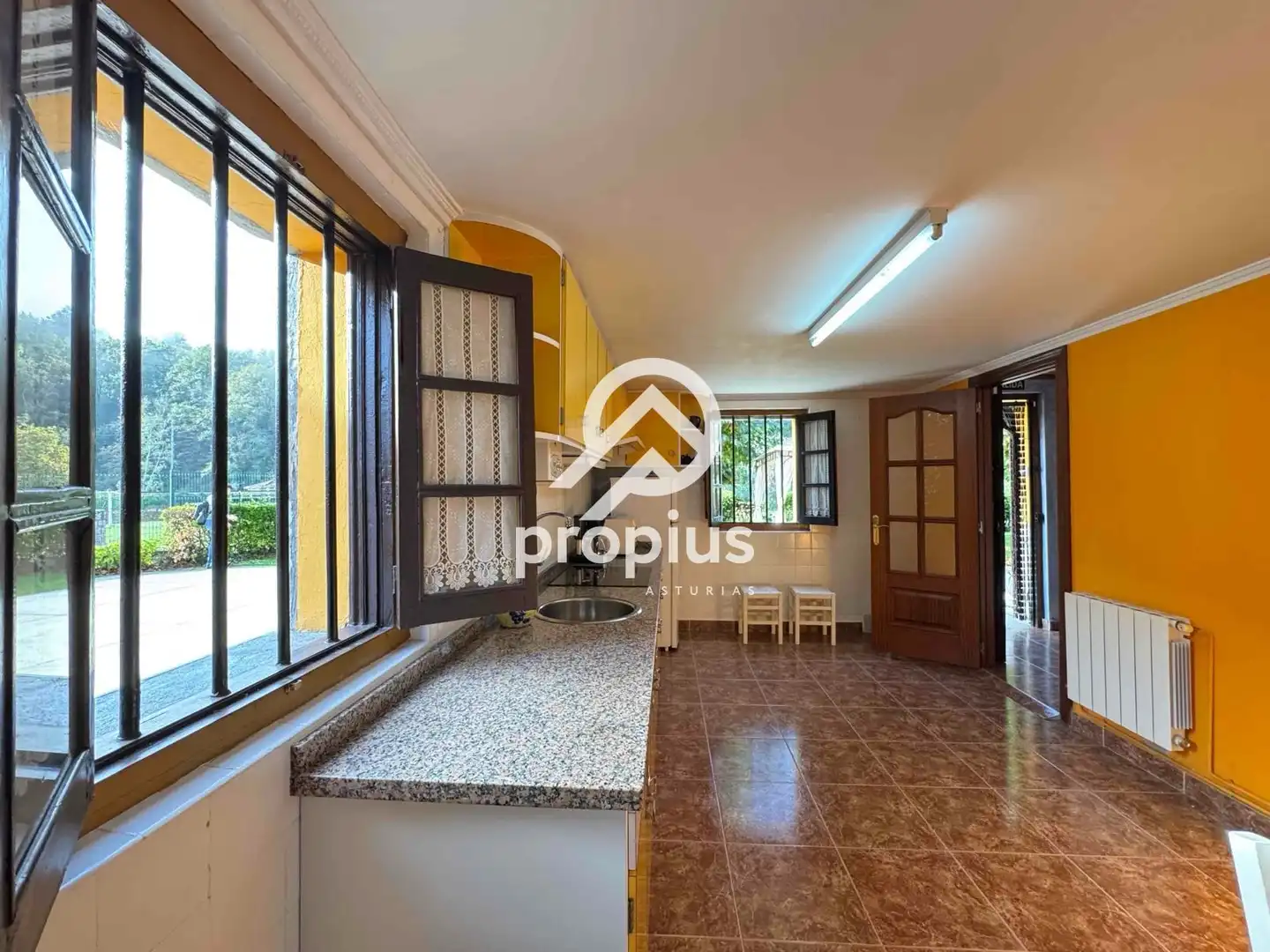 Cocina de Casa o chalet en venta en Parres con Calefacción, Jardín privado y Parquet