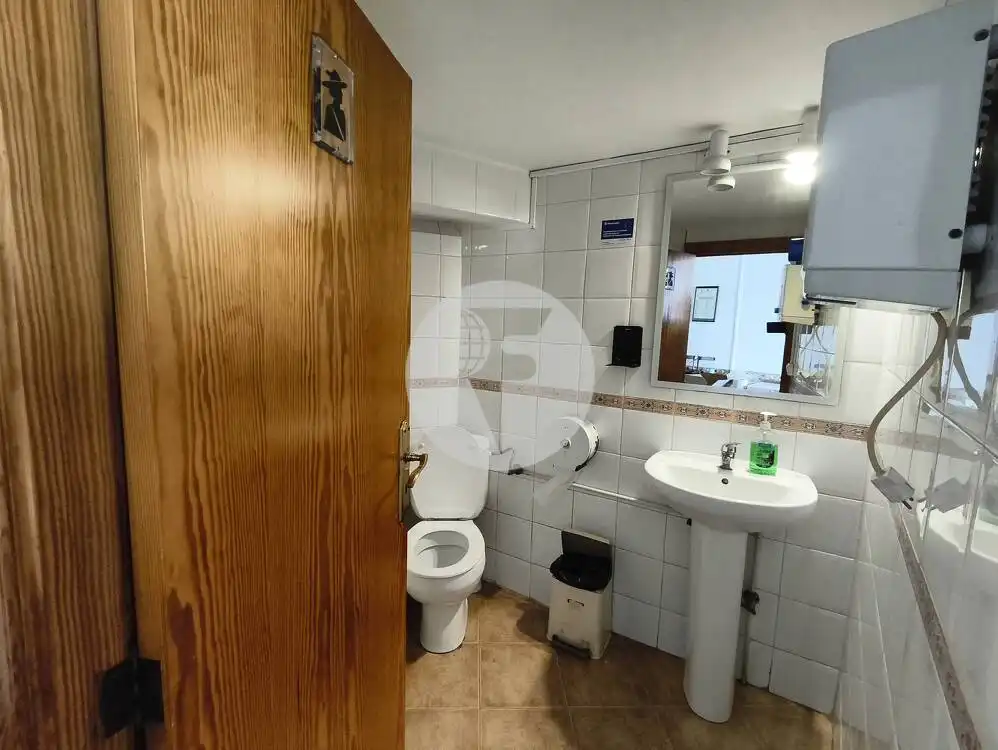 Baño de Local de alquiler en  Palma de Mallorca con Aire acondicionado y Calefacción