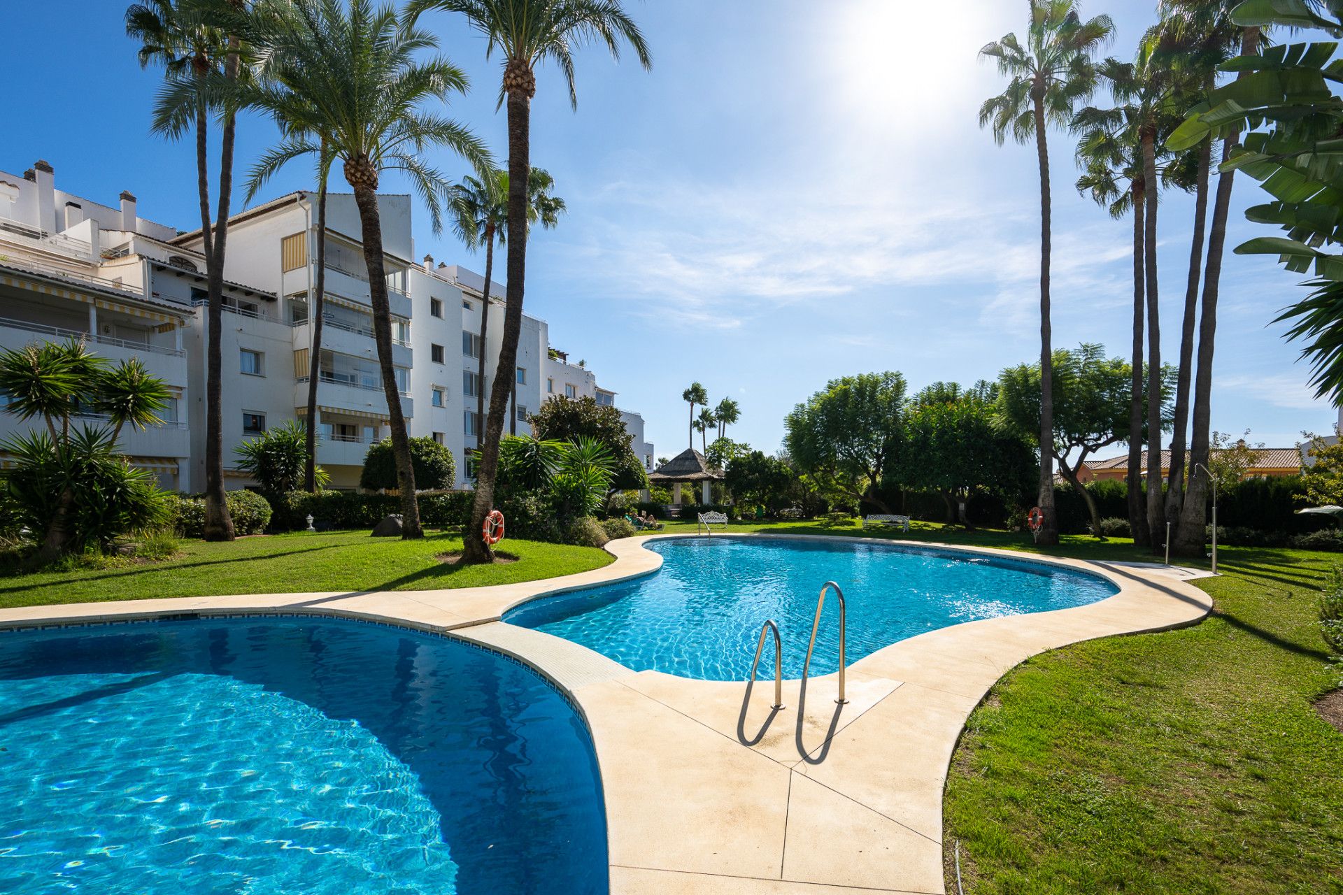 Piscina de Apartament en venda en Estepona amb Aire condicionat, Piscina i Moblat