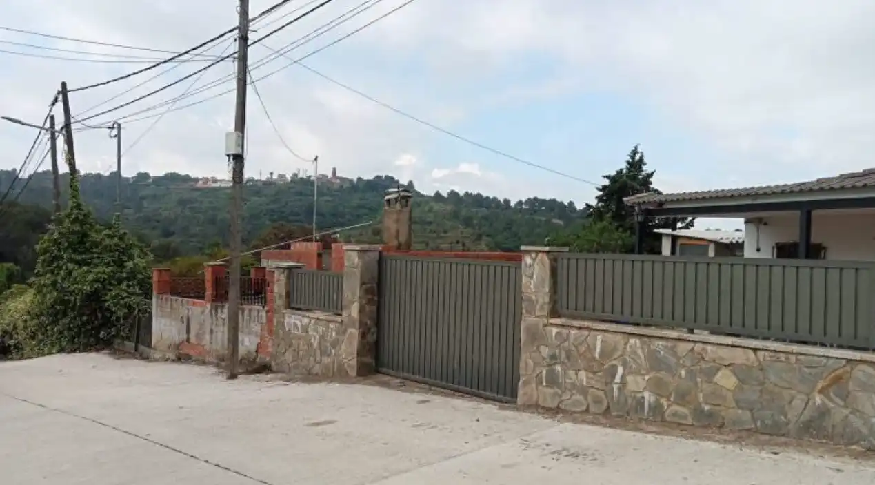 Vista exterior de Casa o xalet en venda en Ullastrell amb Piscina comunitària
