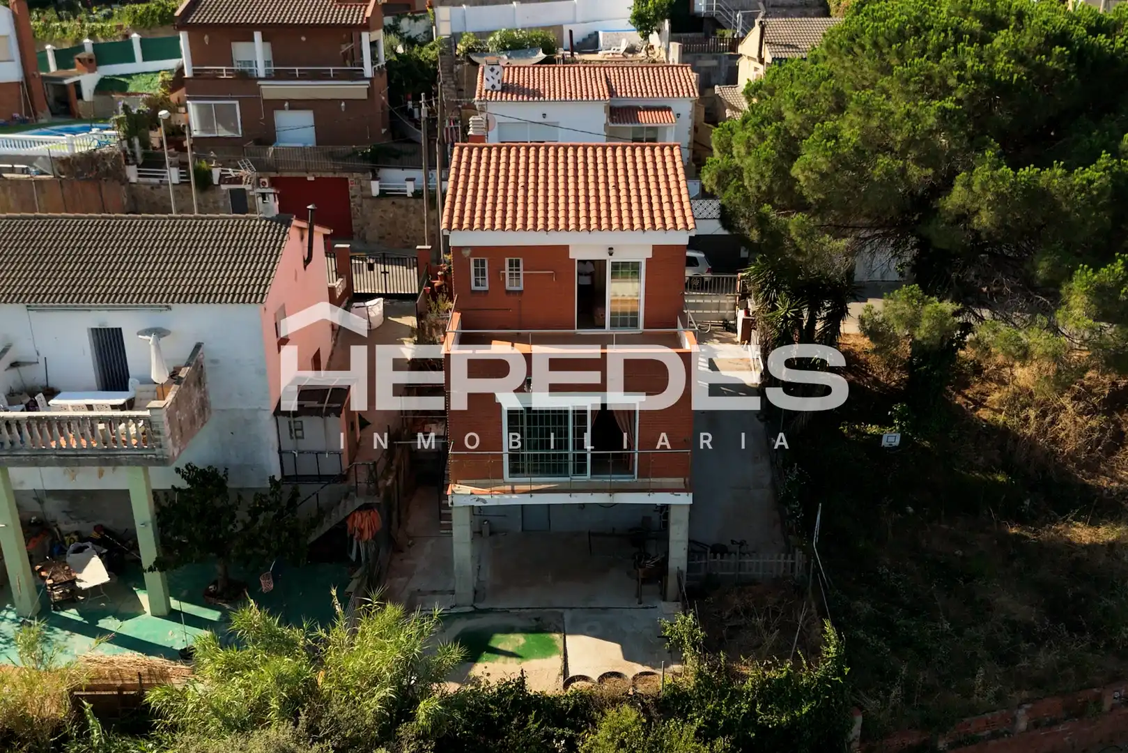 Vista exterior de Casa o chalet en venta en Torrelles de Llobregat con Calefacción, Jardín privado y Terraza