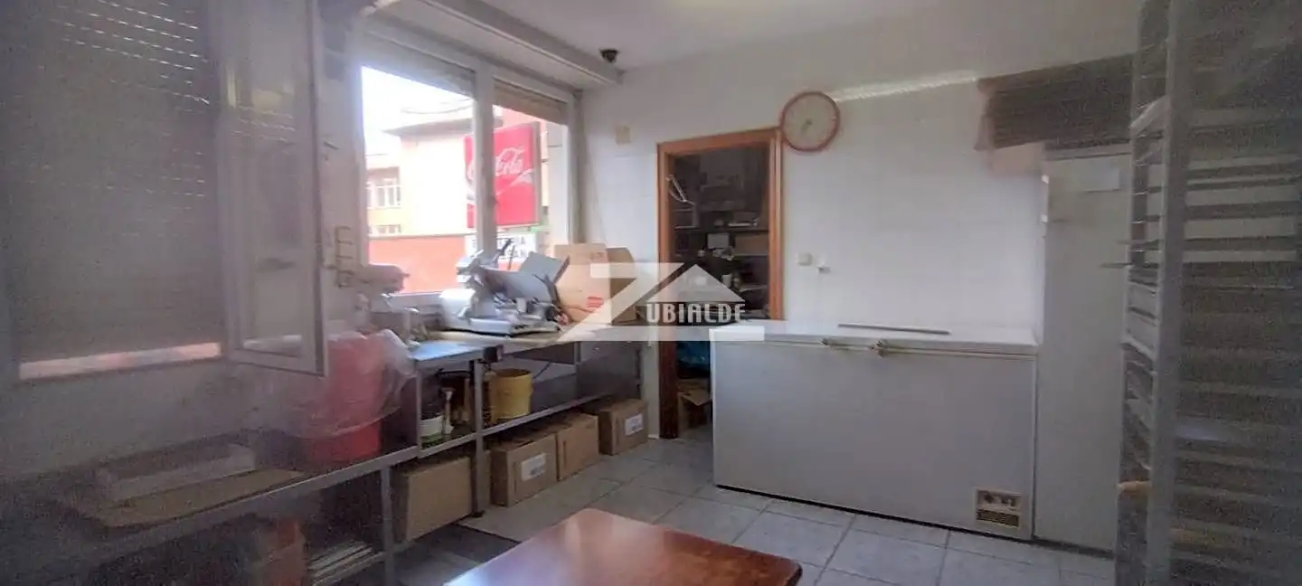 Business premises for sale in Calle San Juan Kalea, imagen 5