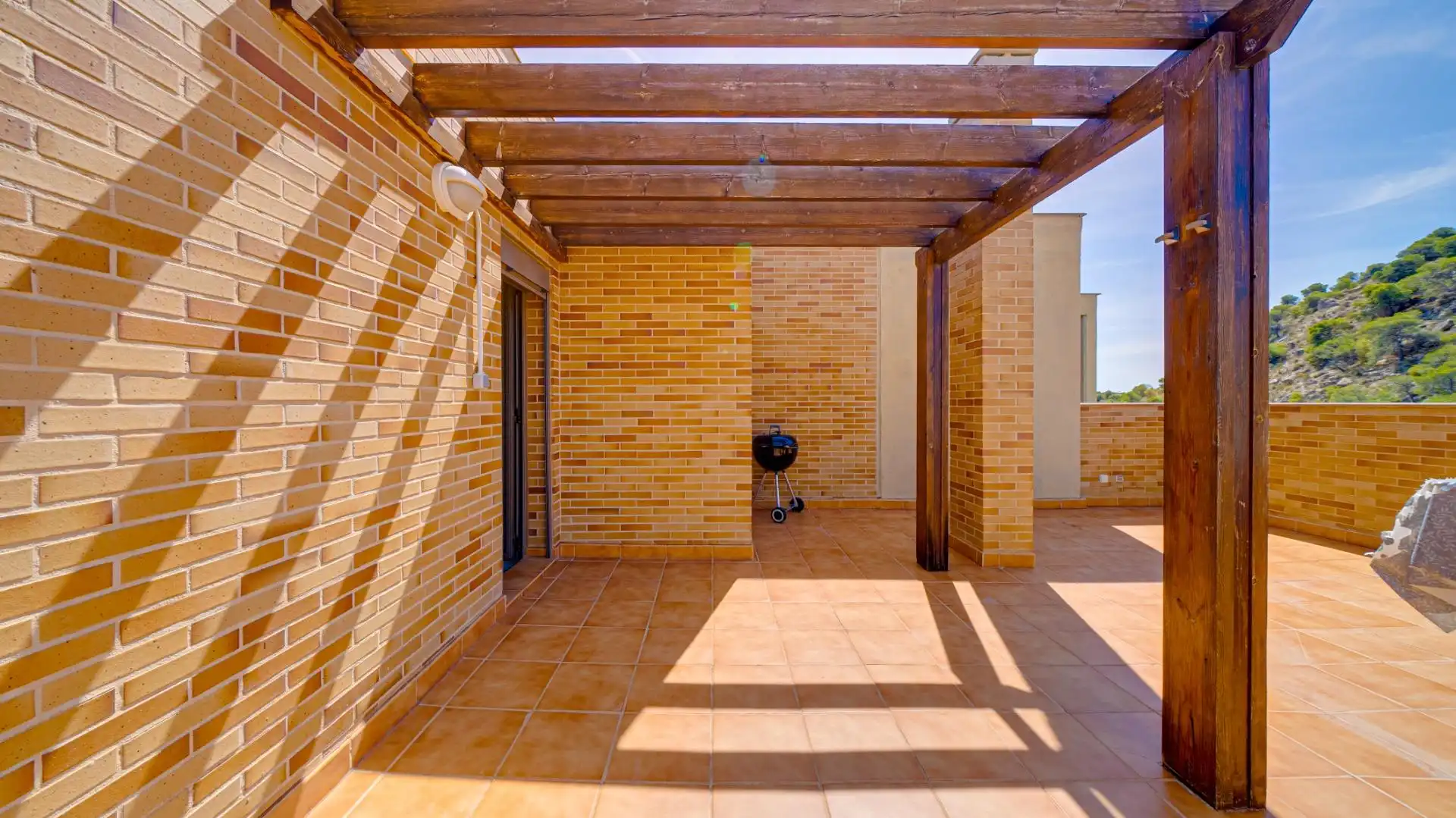 Attic for rent in Calle Ponent, Las Azaleas - Alkadir