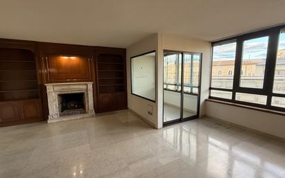 Living room of Flat for sale in Girona Capital  with Air Conditioner and Balcony