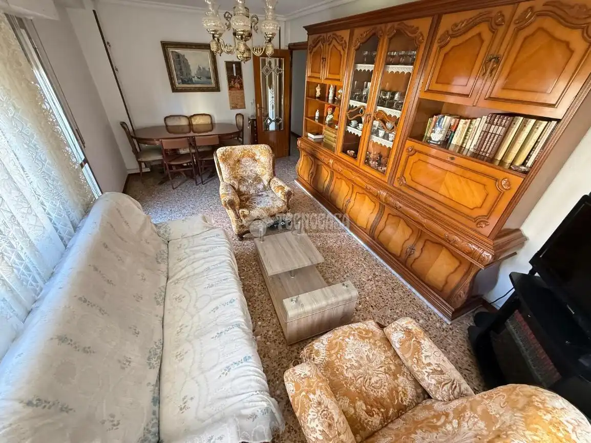 Sala de estar de Piso en venta en Zaragoza con Calefacción y Balcón