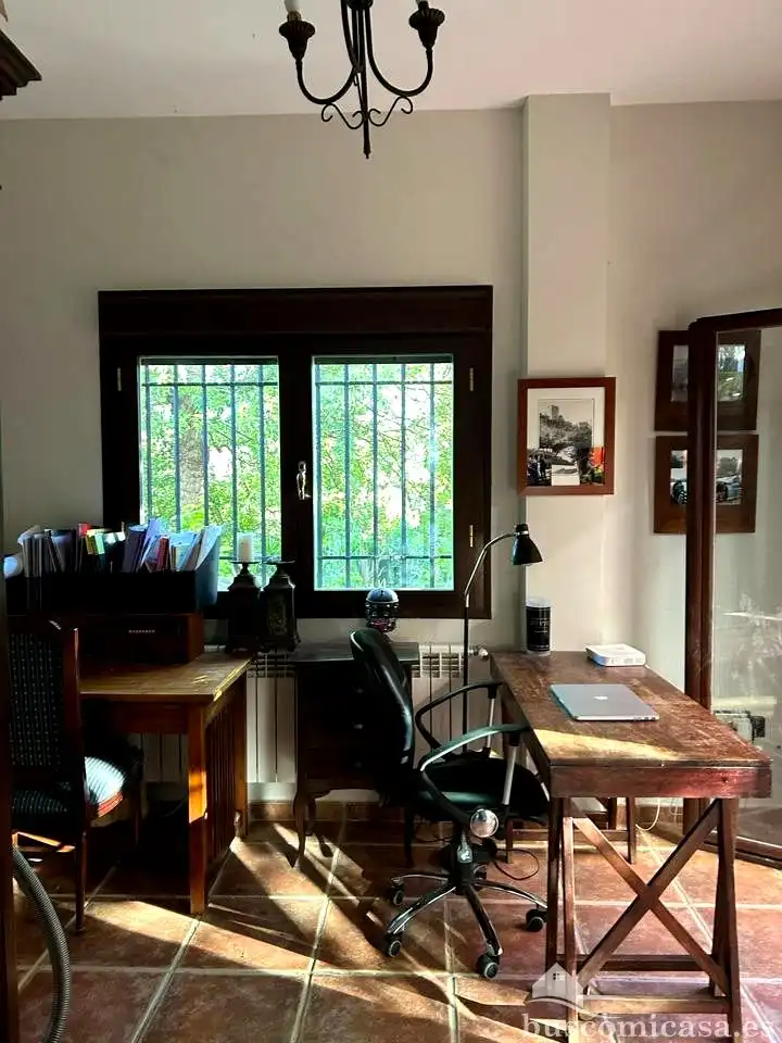 Vista exterior de Casa adosada en venda en Linares amb Aire condicionat, Jardí privat i Terrassa