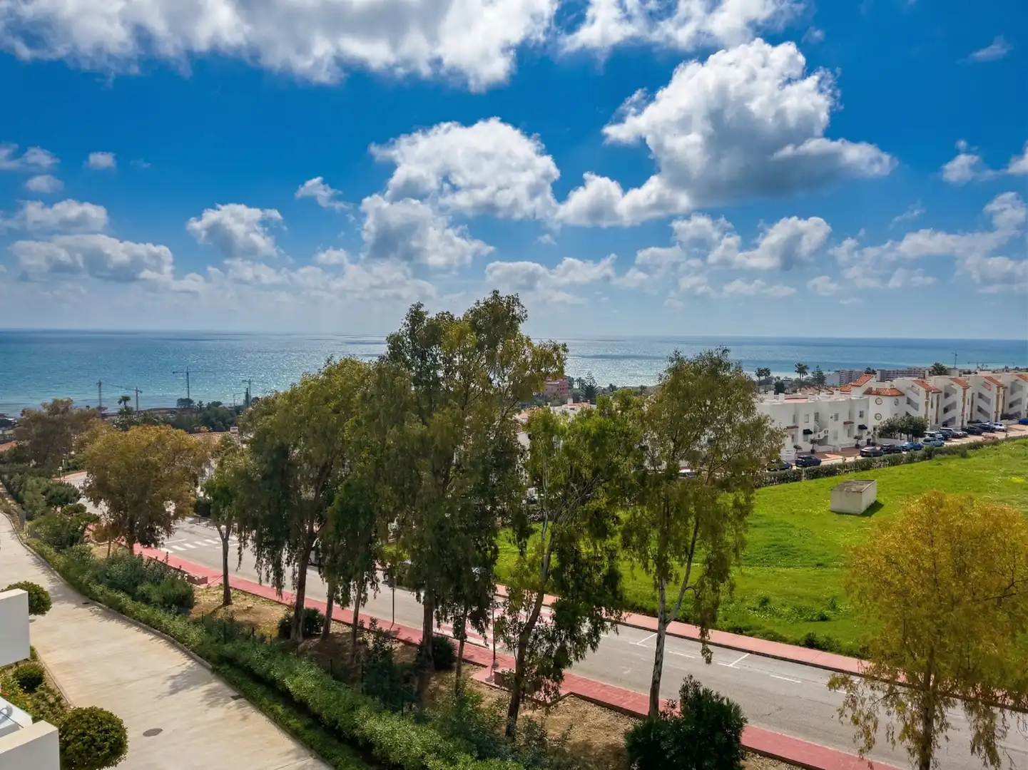 Außenansicht von Dachboden zum Verkauf in Manilva mit Klimaanlage, Heizung und Terrasse