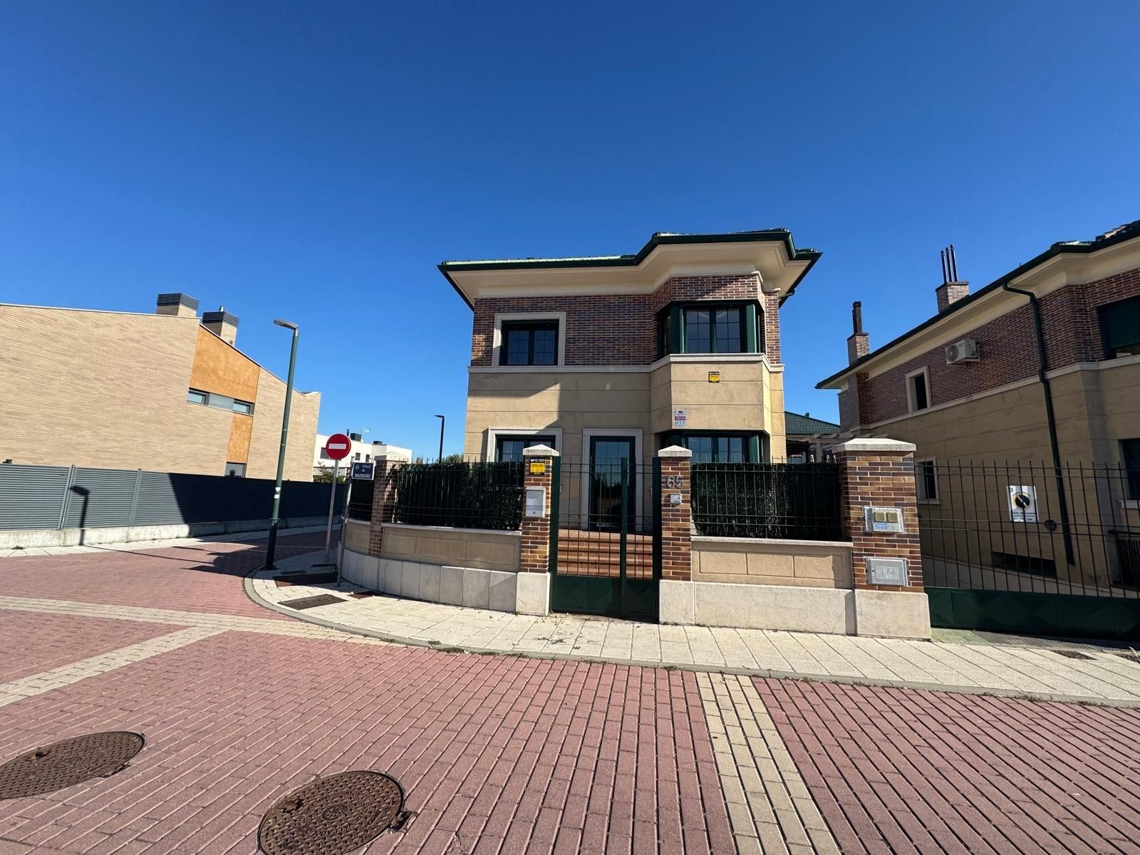 Vista exterior de Casa o chalet de alquiler en Valladolid Capital con Aire acondicionado, Calefacción y Jardín privado