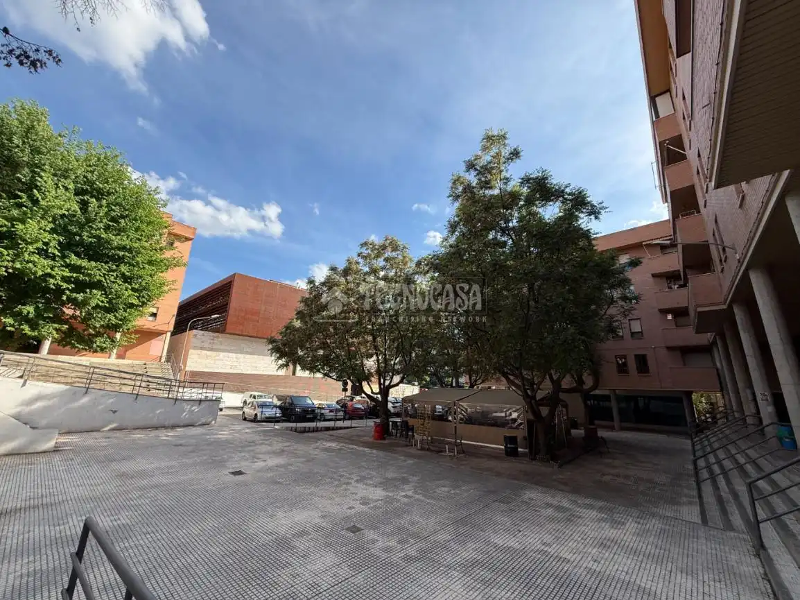 Vista exterior de Pis en venda en Guadalajara amb Aire condicionat, Calefacció i Terrassa