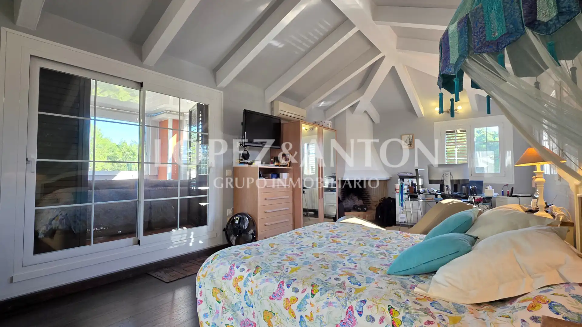 Schlafzimmer von Haus oder Chalet zum Verkauf in L'Eliana mit Klimaanlage, Heizung und Privatgarten