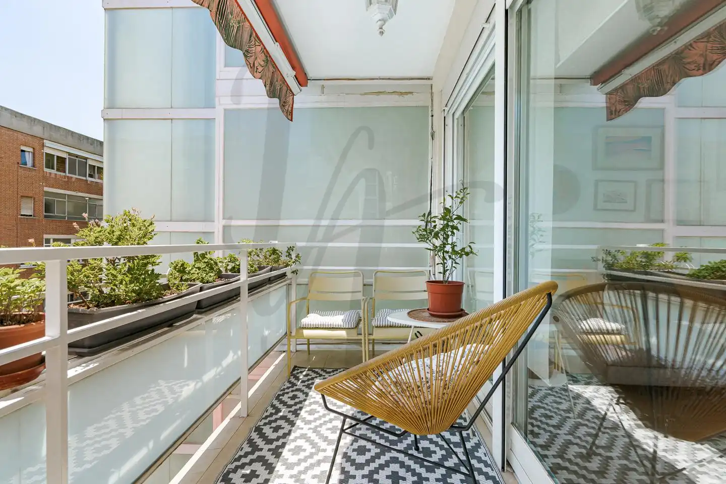 Flat for sale in Carril Del Conde, Canillas