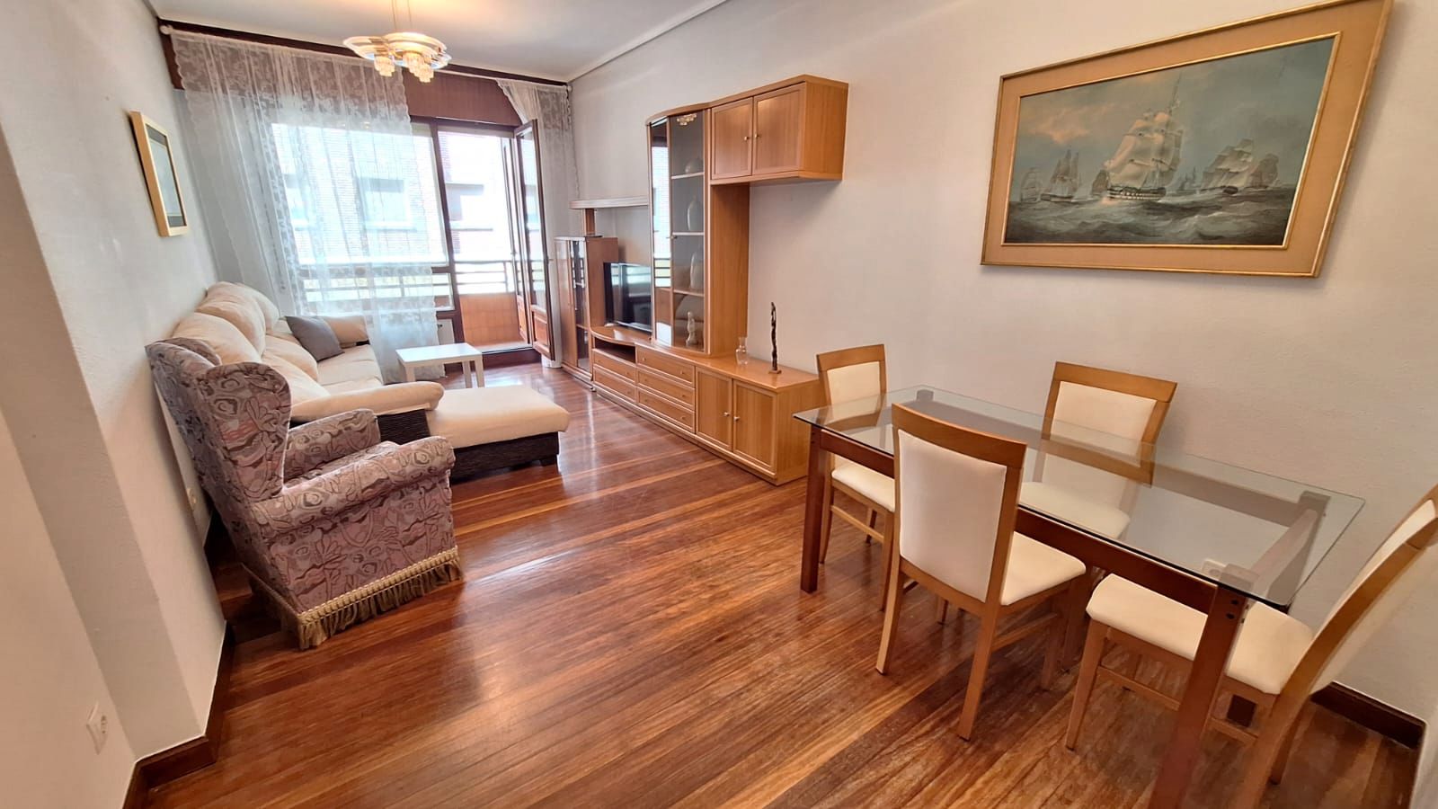 Sala d'estar de Pis de lloguer en Bilbao  amb Calefacció, Moblat i Forn